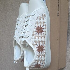 Dirty Laundry Cream and Brown Star Sneakers